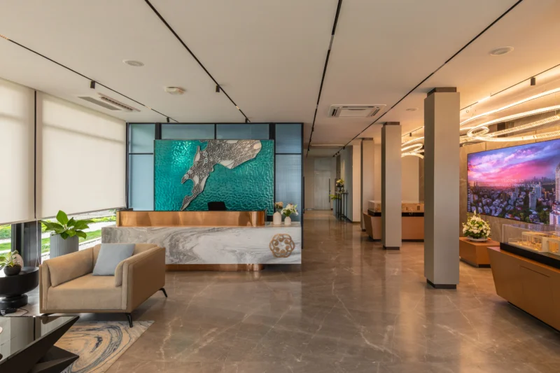Seamless transition between exterior and interior through architectural reflection